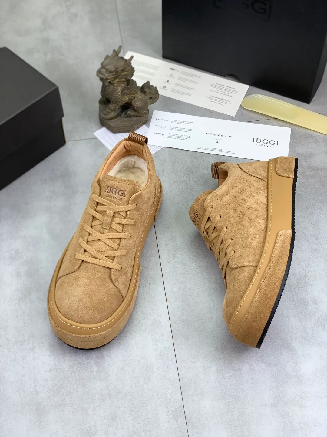 Men's men's shoes 💰P600 New arrival 🆕🆕🆕 IUGGI new retro presbyopic men's shoes Casual and versatile, full of high-end sense, fashionable and luxury style, joint model, retro presbyopic factor, full of handsome style, first layer suede cowhide, wool lining, rubber outsole, light and non-slip size: 39-44, three colors 9681-c22